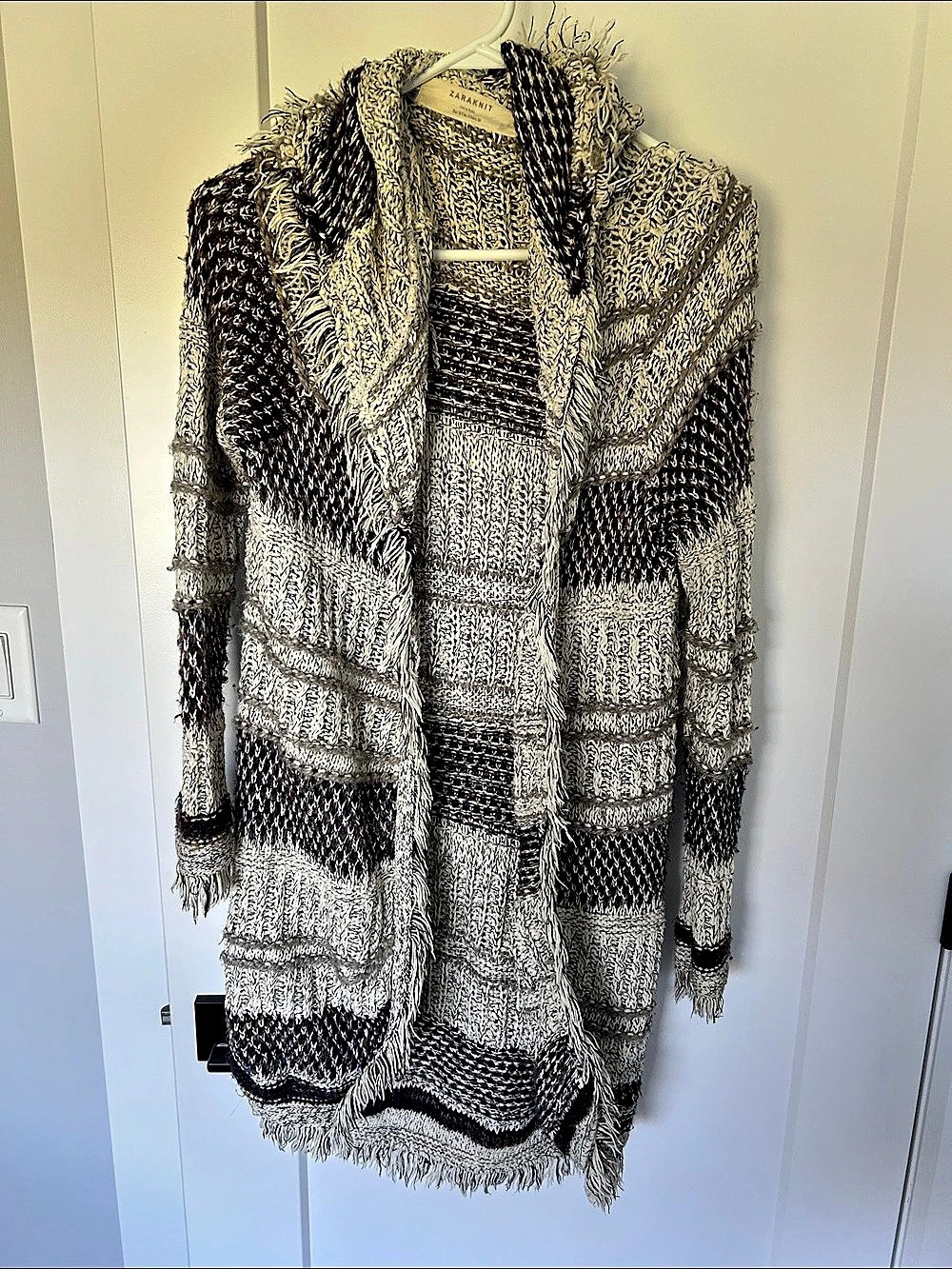 ZARAKNIT Geometric Fringe Cardigan in Grey cream and red  Size Medium
